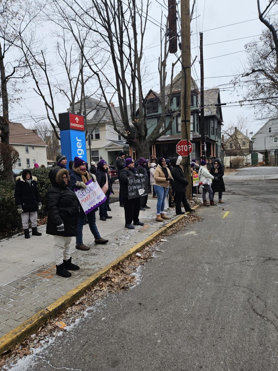 Nurses strike outside of Geisinger South Wilkes-Barre.